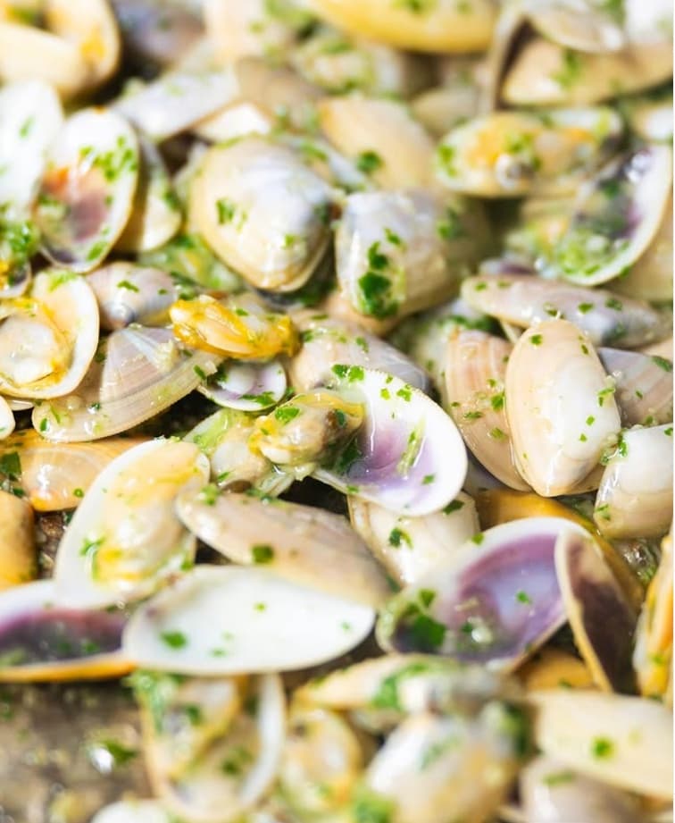 Palourdes sautées à l'ail et au persil